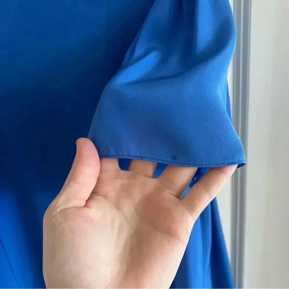 *318 Diane Von Furstenberg Cobalt Blue Silk Blouse Size small - Picture 5 of 6